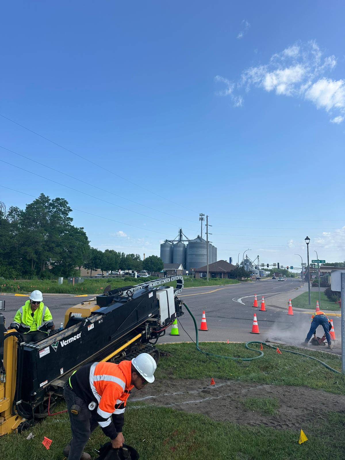 Eagle Drilling HDD operation at urban intersection with Vermeer rig